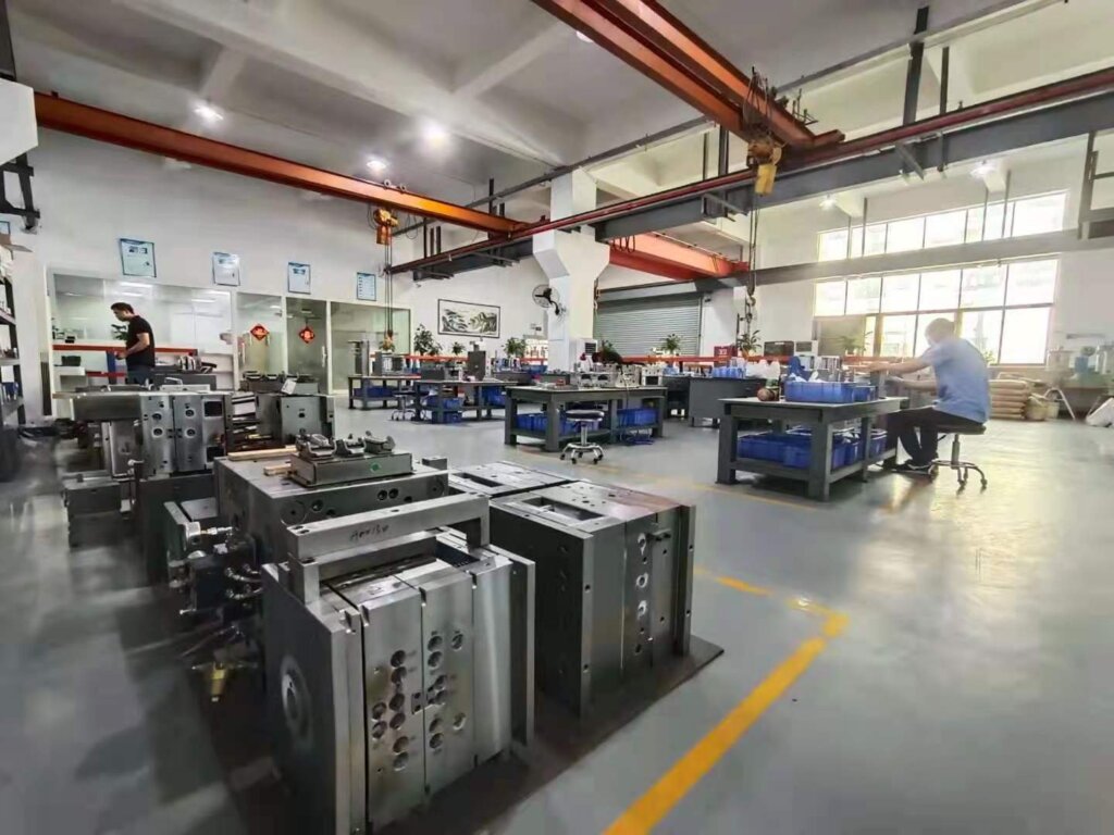 china rotation bi-injection mold company China Factory