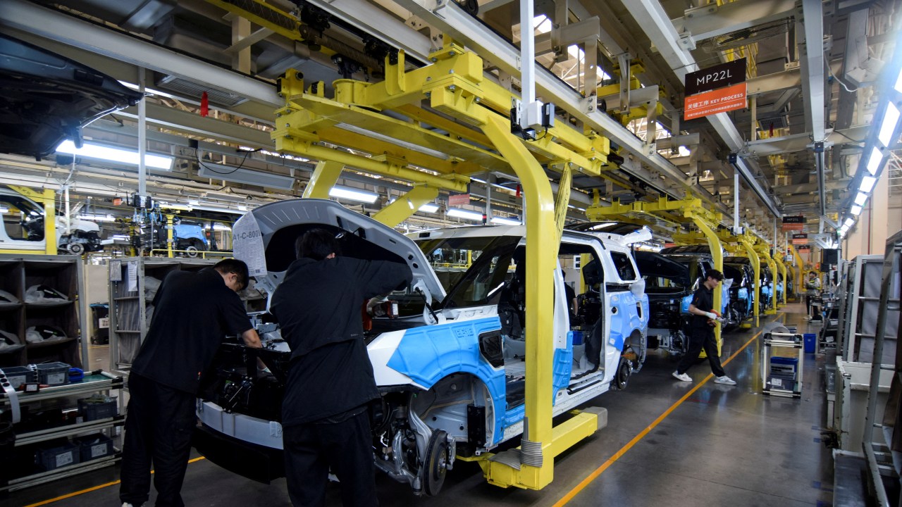 comparator sourcing china