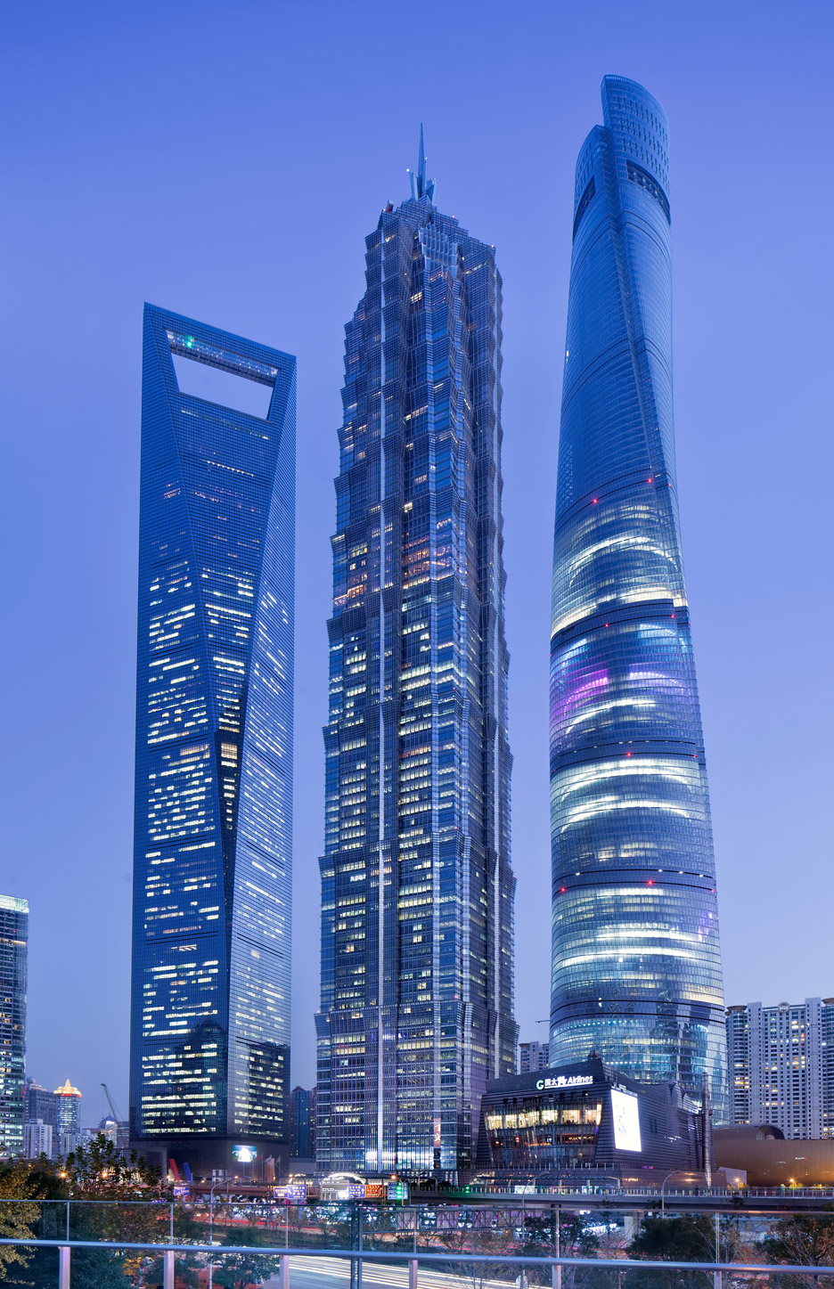 japanese company built the china shanghai tower