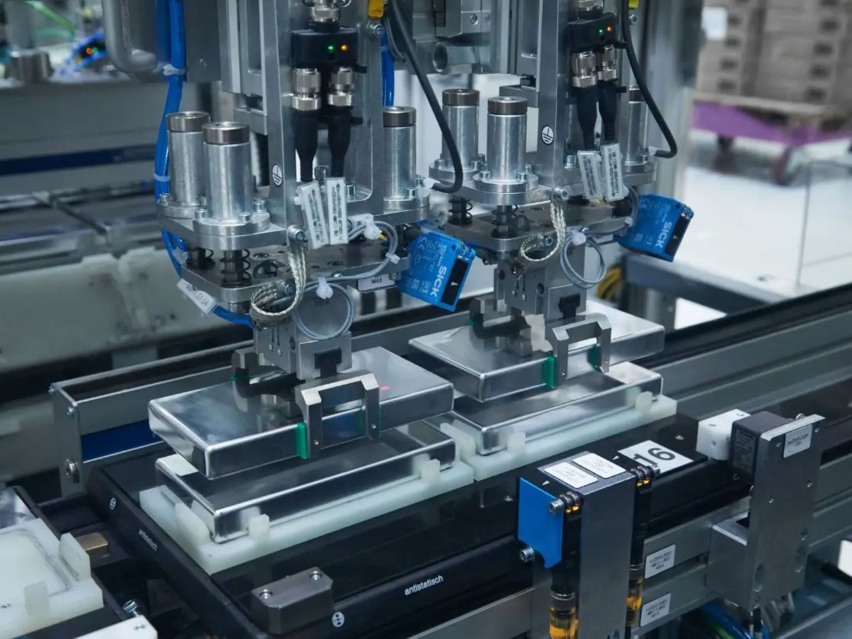 Big Square Battery For Flashlight industry insight