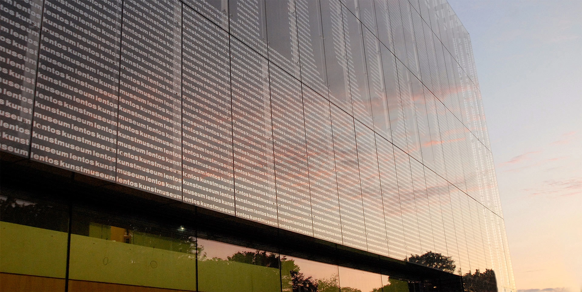 Decorative enamels and paints for flat and hollow glass