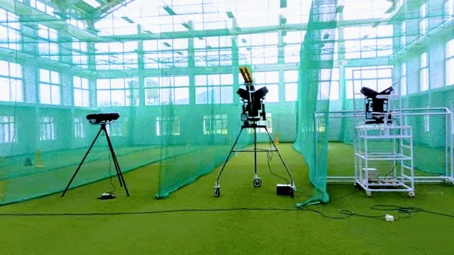 Leverage Cricket Bowling Machine