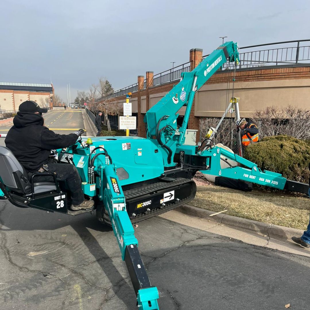 Mini Crane Designed to Overcome any Challenge