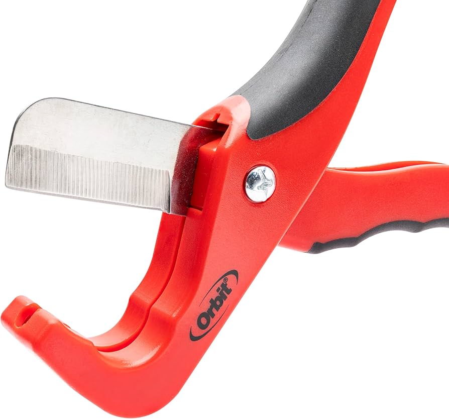Pipe cutter for plastic